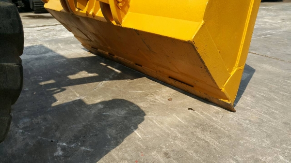 ขาย รถตักล้อยาง FURUKAWA รุ่น FL60A มือสองญี่ปุ่น ตักได้ 1คิว สองเพลา เอวอ่อน เกียร์ครัช พร้อมหัวเก๋ง พร้อมใช้งาน มือถือ/LINE ID : 0818753444 ขาย รถตักล้อยาง FURUKAWA รุ่น FL60A มือสองญี่ปุ่น ตักได้ 1คิว สองเพลา เอวอ่อน เกียร์ครัช พร้อมหัวเก๋ง พร้อมใช้งาน มือถือ/LINE ID : 0818753444