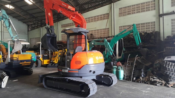 ขาย รถขุด KUBOTA  รุ่น RX502 มือสองญี่ปุ่น แทรกเหล็ก บูมสไลด์ สลักแน่น ทั้งคัน  คอนโทรลสั้น ทำงานไว สวยพร้อม ใช้งาน มือถือ/LINE ID : 0818753444