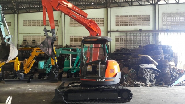 ขาย รถขุด KUBOTA  รุ่น RX502 มือสองญี่ปุ่น แทรกเหล็ก บูมสไลด์ สลักแน่น ทั้งคัน  คอนโทรลสั้น ทำงานไว สวยพร้อม ใช้งาน มือถือ/LINE ID : 0818753444