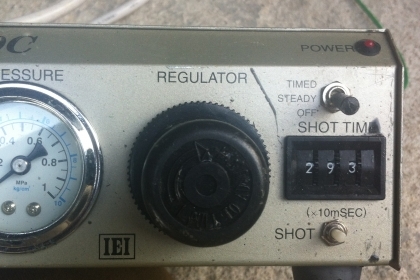 เครื่องจ่ายของเหลว ใช้ได้กับงานทุกอย่างที่ไหลได้ ปรับตั้งแรงดันตามความหนืดของเหลว ตั้งเวลาทำงานแต่ละครั้ง