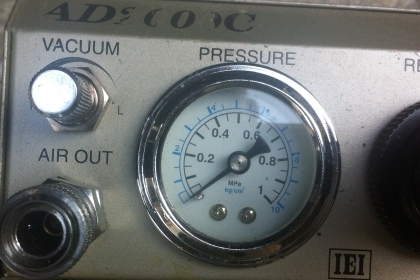 เครื่องจ่ายของเหลว ใช้ได้กับงานทุกอย่างที่ไหลได้ ปรับตั้งแรงดันตามความหนืดของเหลว ตั้งเวลาทำงานแต่ละครั้ง