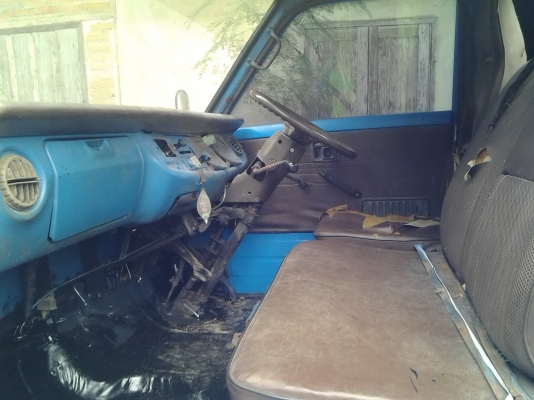 ขายด่วน KOMATSU PC30-6 กับ เทรลเลอร์ ISUZU 6 ล้อ ยกคู่ พร้อมทะเบียน (โปรโมชั่น ราคานี้ทำสีให้ทั้ง 2 คัน)