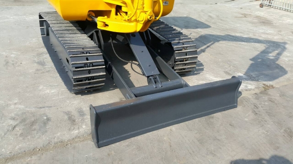 ขาย รถขุด KOMATSU รุ่น PC20-7- มือสองญี่ปุ่น แทรกเหล็ก สลักแน่นทั้งคัน พร้อมใช้งาน มือถือ/LINE ID : 0818753444