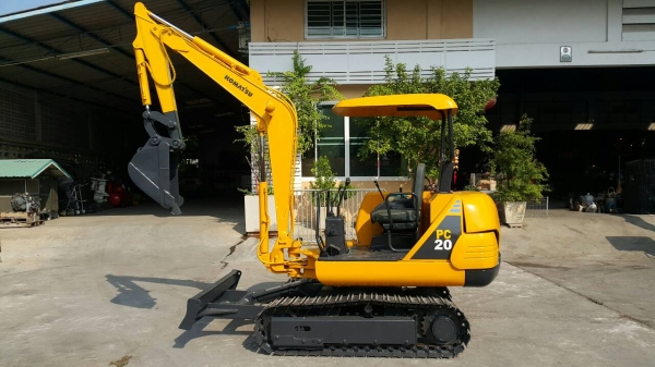 ขาย รถขุด KOMATSU รุ่น PC20-7- มือสองญี่ปุ่น แทรกเหล็ก สลักแน่นทั้งคัน พร้อมใช้งาน มือถือ/LINE ID : 0818753444