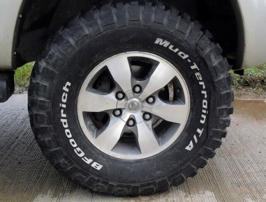 ขาย Bf km2 265/75/16 ดอกยังเหลือ พร้อมใช้