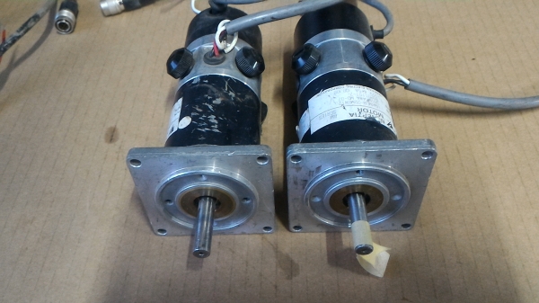 DCเซอร์โวมอเตอร์ มอเตอร์ MINERTIAขนาด 32 V. 4.5 A. แกนเพลาโตประมาณ 8 - 10 มม ( เหลือแค่ 2 ตัว )