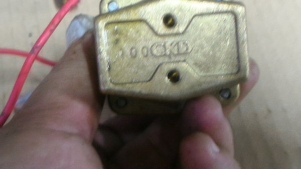 (วาล์วไฟฟ้า 24 V)โซลินอยด์วาล์วแบบเอนกประสงค์  ใช้กับ น้ำ น้ำมัน และแก็ส ได้ ทนแรงได้สูง ขนาดเกลี่ยว 15 มม. ใช้ไฟ DC 24  V.