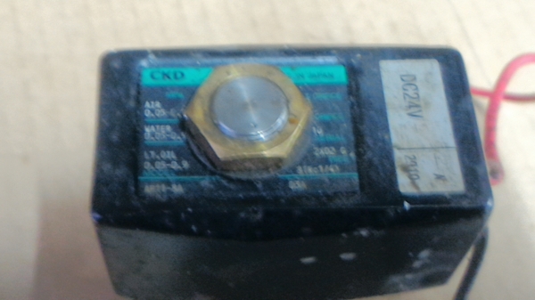 (วาล์วไฟฟ้า 24 V)โซลินอยด์วาล์วแบบเอนกประสงค์  ใช้กับ น้ำ น้ำมัน และแก็ส ได้ ทนแรงได้สูง ขนาดเกลี่ยว 15 มม. ใช้ไฟ DC 24  V.