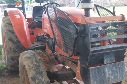 ขายรถไถคูโบต้า 6040 สภาพดีรถจอดไม่มีคนใช้งาน