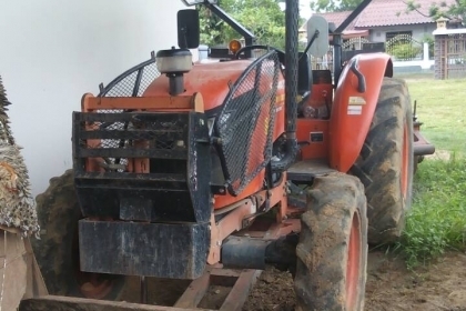 ขายรถไถคูโบต้า 6040 สภาพดีรถจอดไม่มีคนใช้งาน