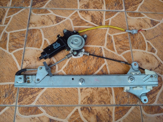 มอเตอร์พร้อมรางยกกระจกไฟฟ้าประตูหลังข้างขวา ของรถ TOYOTA CORONA ST190-ST191 มอเตอร์พร้อมรางยกกระจกไฟฟ้าประตูหลังข้างขวา ของรถ TOYOTA CORONA ST190-ST191