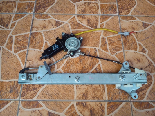 มอเตอร์พร้อมรางยกกระจกไฟฟ้าประตูหลังข้างขวา ของรถ TOYOTA CORONA ST190-ST191