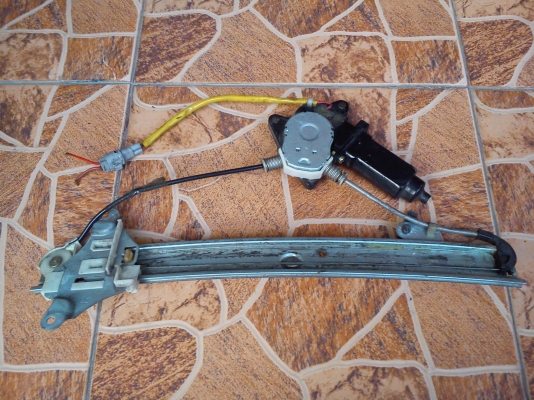 มอเตอร์พร้อมรางยกกระจกไฟฟ้าประตูหลังข้างขวา ของรถ TOYOTA CORONA ST190-ST191 มอเตอร์พร้อมรางยกกระจกไฟฟ้าประตูหลังข้างขวา ของรถ TOYOTA CORONA ST190-ST191