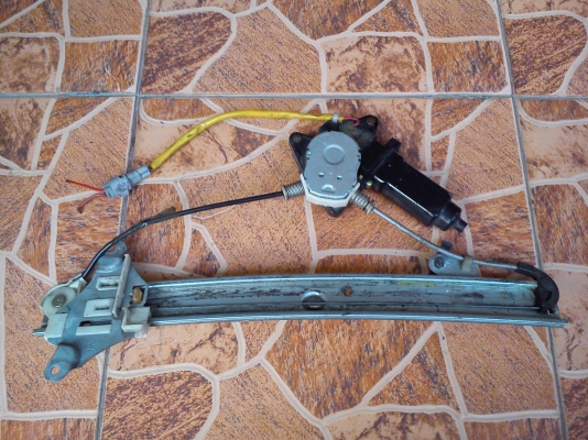 มอเตอร์พร้อมรางยกกระจกไฟฟ้าประตูหลังข้างขวา ของรถ TOYOTA CORONA ST190-ST191 มอเตอร์พร้อมรางยกกระจกไฟฟ้าประตูหลังข้างขวา ของรถ TOYOTA CORONA ST190-ST191