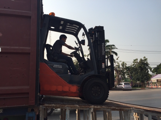 2 ตู้คอนเทนเนอร์  เข้ามาล่าสุดครับ ( รับประกันคุณภาพ 3-6 เดือน ) รถโฟลคลิฟท์ นำเข้าจากญี่ปุ่น แท้ 100\% ( SPECS JAPAN )