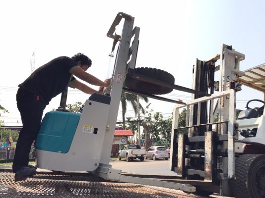 2 ตู้คอนเทนเนอร์  เข้ามาล่าสุดครับ ( รับประกันคุณภาพ 3-6 เดือน ) รถโฟลคลิฟท์ นำเข้าจากญี่ปุ่น แท้ 100\% ( SPECS JAPAN )