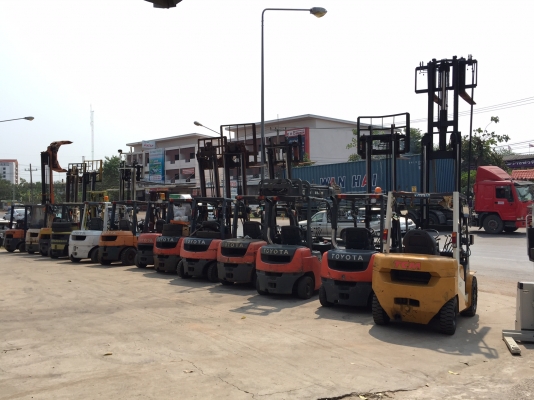 2 ตู้คอนเทนเนอร์  เข้ามาล่าสุดครับ ( รับประกันคุณภาพ 3-6 เดือน ) รถโฟลคลิฟท์ นำเข้าจากญี่ปุ่น แท้ 100\% ( SPECS JAPAN )