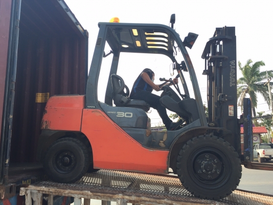 2 ตู้คอนเทนเนอร์  เข้ามาล่าสุดครับ ( รับประกันคุณภาพ 3-6 เดือน ) รถโฟลคลิฟท์ นำเข้าจากญี่ปุ่น แท้ 100\% ( SPECS JAPAN )