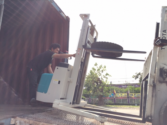 2 ตู้คอนเทนเนอร์  เข้ามาล่าสุดครับ ( รับประกันคุณภาพ 3-6 เดือน ) รถโฟลคลิฟท์ นำเข้าจากญี่ปุ่น แท้ 100\% ( SPECS JAPAN )