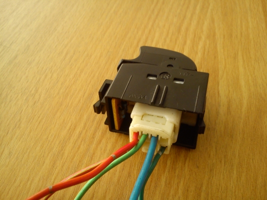 สวิตช์ กดขึ้น ลงกระจก ประตูหน้าข้างขวา ของรถ TOYOTA สวิตช์ กดขึ้น ลงกระจก ประตูหน้าข้างขวา ของรถ TOYOTA