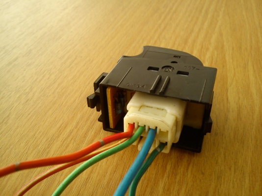 สวิตช์ กดขึ้น ลงกระจก ประตูหน้าข้างขวา ของรถ TOYOTA สวิตช์ กดขึ้น ลงกระจก ประตูหน้าข้างขวา ของรถ TOYOTA