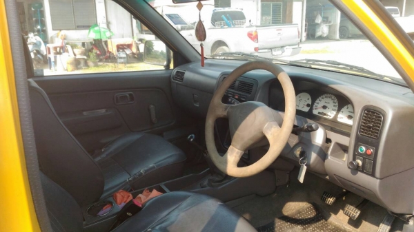 นิสสัน ฟรอนเทียร์ แวน