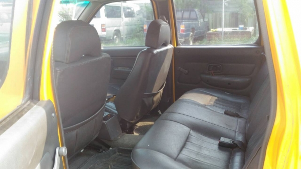 นิสสัน ฟรอนเทียร์ แวน