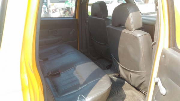 นิสสัน ฟรอนเทียร์ แวน