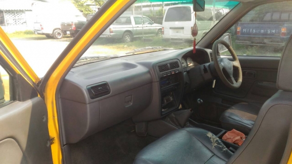 นิสสัน ฟรอนเทียร์ แวน