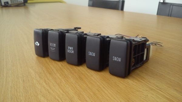 สวิตช์ PWR DOOR SNOW EV ของรถ TOYOTA ของแท้