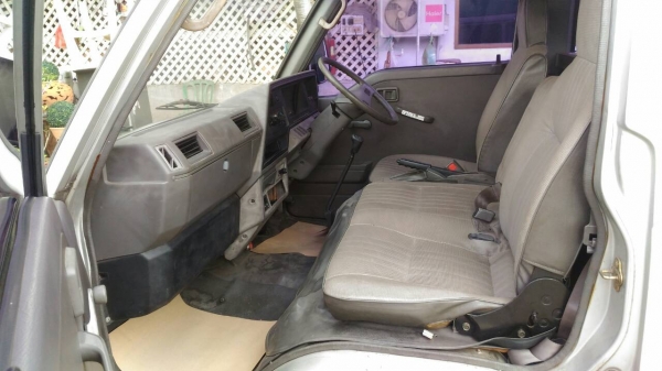 รถตู้ นิสสัน Urvan รถตู้ นิสสัน Urvan