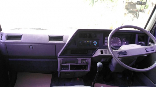 รถตู้ นิสสัน Urvan