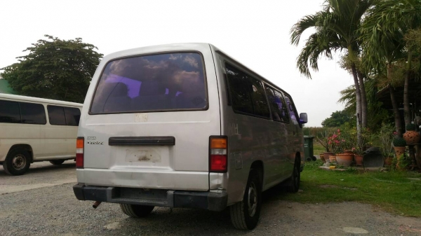 รถตู้ นิสสัน Urvan รถตู้ นิสสัน Urvan