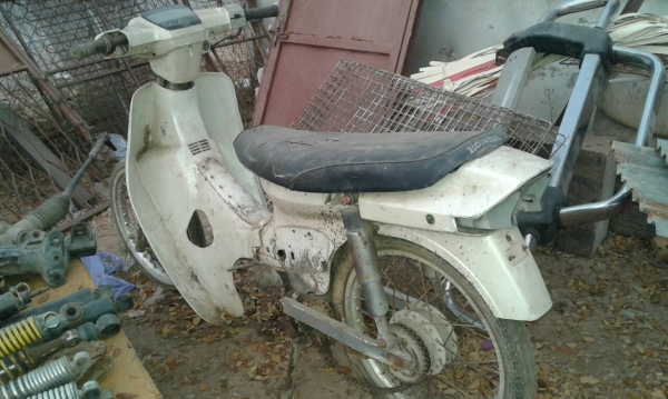 โครงรถครุสภาสีขาว