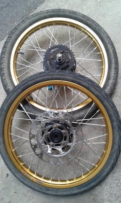 ล้อขอบทอง 2 ล้อ ขึ้นซี่ลวดใหม่