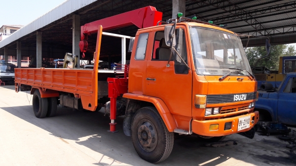 ISUZU กระบะยาว 6.40 ม. กว้าง 2.40 ม. ยางใหม่ 6 เส้น สภาพพร้อมใช้ ทะเบียนพร้อมโอน