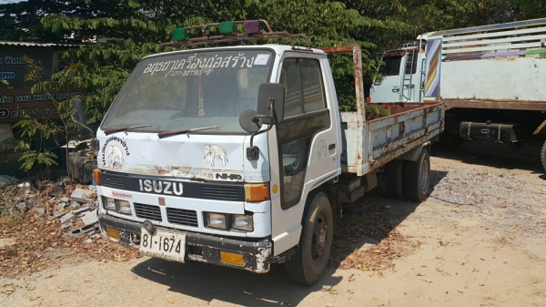 หกล้อ ISUZU NKR กระบะยาว 4 เมตร