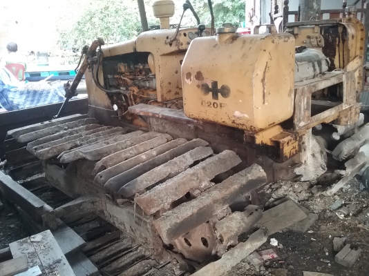 ขาย 65,000 รถแทรคเตอร์ KOMATSU  D20-3 ตีนเป็ดฮาปยาวราคาถูก 090-772-3710 090-772-3708