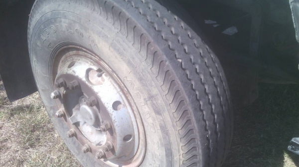 หัวลากเบนช์ ปื2538 ใช้ เครื่องทื่ผลิตมาสำหรับก๊าชNGVโดยเฉพาะ  เดิมเปน2เพลาแต่ทำเปนเพลาเดืยวแท่นโบกื้เดิม  เกืยร์ZF รถพร้อมใช้งาน สนใจติดต่อ 0835601591  หรือ 0903494058