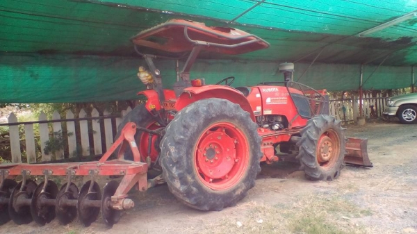 รถไถ2เพลา KUBOTA M7040 70แรง 4WD ปี51 เครื่อง/เกียร์/ปั้ม เดิม แน่น แรงดี ไฮฯหน้า-หลังปกติ บอดี้เดิม ยางพอใช้ พร้อมดัน+ผาน3 สภาพใช้งานได้ ตามสภาพ เล่มทะเบียนครบ **ขาย KUBOTA M7040 4WD 70HP รถไถ2เพลา พร้อมอุปกรณ์2ชิ้น ตามสภาพ มีเล่มทะ รถไถ2เพลา KUBOTA M7040 70แรง 4WD ปี51 เครื่อง/เกียร์/ปั้ม เดิม แน่น แรงดี ไฮฯหน้า-หลังปกติ บอดี้เดิม ยางพอใช้ พร้อมดัน+ผาน3 สภาพใช้งานได้ ตามสภาพ เล่มทะเบียนครบ **ขาย KUBOTA M7040 4WD 70HP รถไถ2เพลา พร้อมอุปกรณ์2ชิ้น ตามสภาพ มีเล่มทะ