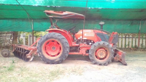 รถไถ2เพลา KUBOTA M7040 70แรง 4WD ปี51 เครื่อง/เกียร์/ปั้ม เดิม แน่น แรงดี ไฮฯหน้า-หลังปกติ บอดี้เดิม ยางพอใช้ พร้อมดัน+ผาน3 สภาพใช้งานได้ ตามสภาพ เล่มทะเบียนครบ **ขาย KUBOTA M7040 4WD 70HP รถไถ2เพลา พร้อมอุปกรณ์2ชิ้น ตามสภาพ มีเล่มทะ รถไถ2เพลา KUBOTA M7040 70แรง 4WD ปี51 เครื่อง/เกียร์/ปั้ม เดิม แน่น แรงดี ไฮฯหน้า-หลังปกติ บอดี้เดิม ยางพอใช้ พร้อมดัน+ผาน3 สภาพใช้งานได้ ตามสภาพ เล่มทะเบียนครบ **ขาย KUBOTA M7040 4WD 70HP รถไถ2เพลา พร้อมอุปกรณ์2ชิ้น ตามสภาพ มีเล่มทะ