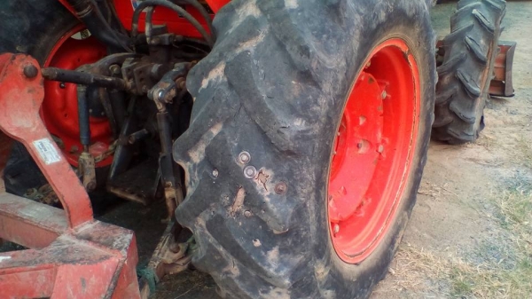 รถไถ2เพลา KUBOTA M7040 70แรง 4WD ปี51 เครื่อง/เกียร์/ปั้ม เดิม แน่น แรงดี ไฮฯหน้า-หลังปกติ บอดี้เดิม ยางพอใช้ พร้อมดัน+ผาน3 สภาพใช้งานได้ ตามสภาพ เล่มทะเบียนครบ **ขาย KUBOTA M7040 4WD 70HP รถไถ2เพลา พร้อมอุปกรณ์2ชิ้น ตามสภาพ มีเล่มทะ รถไถ2เพลา KUBOTA M7040 70แรง 4WD ปี51 เครื่อง/เกียร์/ปั้ม เดิม แน่น แรงดี ไฮฯหน้า-หลังปกติ บอดี้เดิม ยางพอใช้ พร้อมดัน+ผาน3 สภาพใช้งานได้ ตามสภาพ เล่มทะเบียนครบ **ขาย KUBOTA M7040 4WD 70HP รถไถ2เพลา พร้อมอุปกรณ์2ชิ้น ตามสภาพ มีเล่มทะ