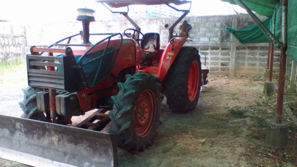 รถไถ2เพลา KUBOTA M7040 70แรง 4WD ปี51 เครื่อง/เกียร์/ปั้ม เดิม แน่น แรงดี ไฮฯหน้า-หลังปกติ บอดี้เดิม ยางพอใช้ พร้อมดัน+ผาน3 สภาพใช้งานได้ ตามสภาพ เล่มทะเบียนครบ **ขาย KUBOTA M7040 4WD 70HP รถไถ2เพลา พร้อมอุปกรณ์2ชิ้น ตามสภาพ มีเล่มทะ รถไถ2เพลา KUBOTA M7040 70แรง 4WD ปี51 เครื่อง/เกียร์/ปั้ม เดิม แน่น แรงดี ไฮฯหน้า-หลังปกติ บอดี้เดิม ยางพอใช้ พร้อมดัน+ผาน3 สภาพใช้งานได้ ตามสภาพ เล่มทะเบียนครบ **ขาย KUBOTA M7040 4WD 70HP รถไถ2เพลา พร้อมอุปกรณ์2ชิ้น ตามสภาพ มีเล่มทะ