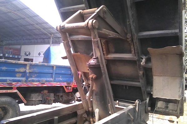 ขาย 6 ล้อดัมพ์ Hino แรนเจอร์ FD 205 turbo โทรมาคุยกัน รายงานตรง