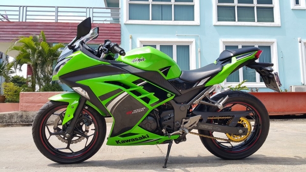 Ninja300 2013 Special Edition วิ่ง 9000 กิโล พร้อมใช้ ต่อรองราคาได้ครับ Ninja300 2013 Special Edition วิ่ง 9000 กิโล พร้อมใช้ ต่อรองราคาได้ครับ