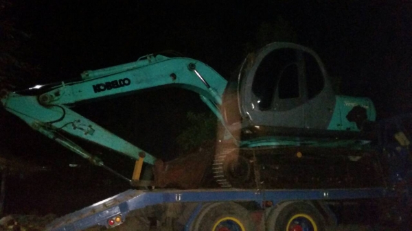 ขายด่วนรถแม็คโครKOBELCO-SK100MARK5มาร์ไฟล์ชั่วโม่งทำงานน้อยรถนอกนำเข้ายังไม่เคยใช้งานในเมืองไทยเลย ขายด่วนรถแม็คโครKOBELCO-SK100MARK5มาร์ไฟล์ชั่วโม่งทำงานน้อยรถนอกนำเข้ายังไม่เคยใช้งานในเมืองไทยเลย