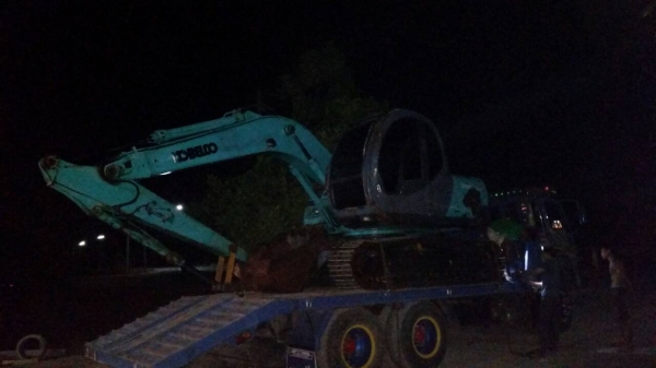 ขายด่วนรถแม็คโครKOBELCO-SK100MARK5มาร์ไฟล์ชั่วโม่งทำงานน้อยรถนอกนำเข้ายังไม่เคยใช้งานในเมืองไทยเลย ขายด่วนรถแม็คโครKOBELCO-SK100MARK5มาร์ไฟล์ชั่วโม่งทำงานน้อยรถนอกนำเข้ายังไม่เคยใช้งานในเมืองไทยเลย