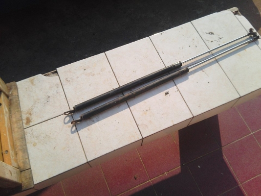 ต้องการขาย โช๊คบานประตูหลัง NISSAN SENTRA RZ1 ต้องการขาย โช๊คบานประตูหลัง NISSAN SENTRA RZ1