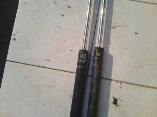 ต้องการขาย โช๊คบานประตูหลัง NISSAN SENTRA RZ1 ต้องการขาย โช๊คบานประตูหลัง NISSAN SENTRA RZ1