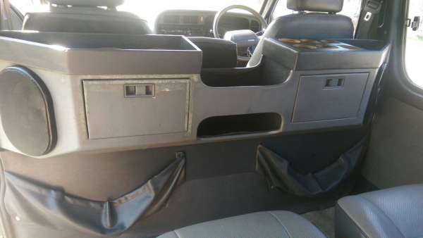 รถตู้โตโยต้า HIACE